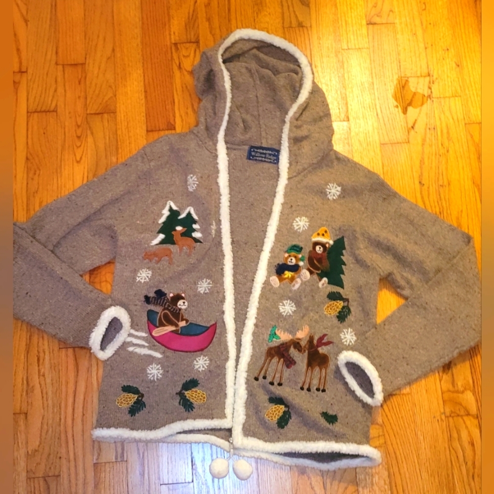 Willow Ridge Tan & White Hooded Sweater Cardigan with Winter Sports Design Sm